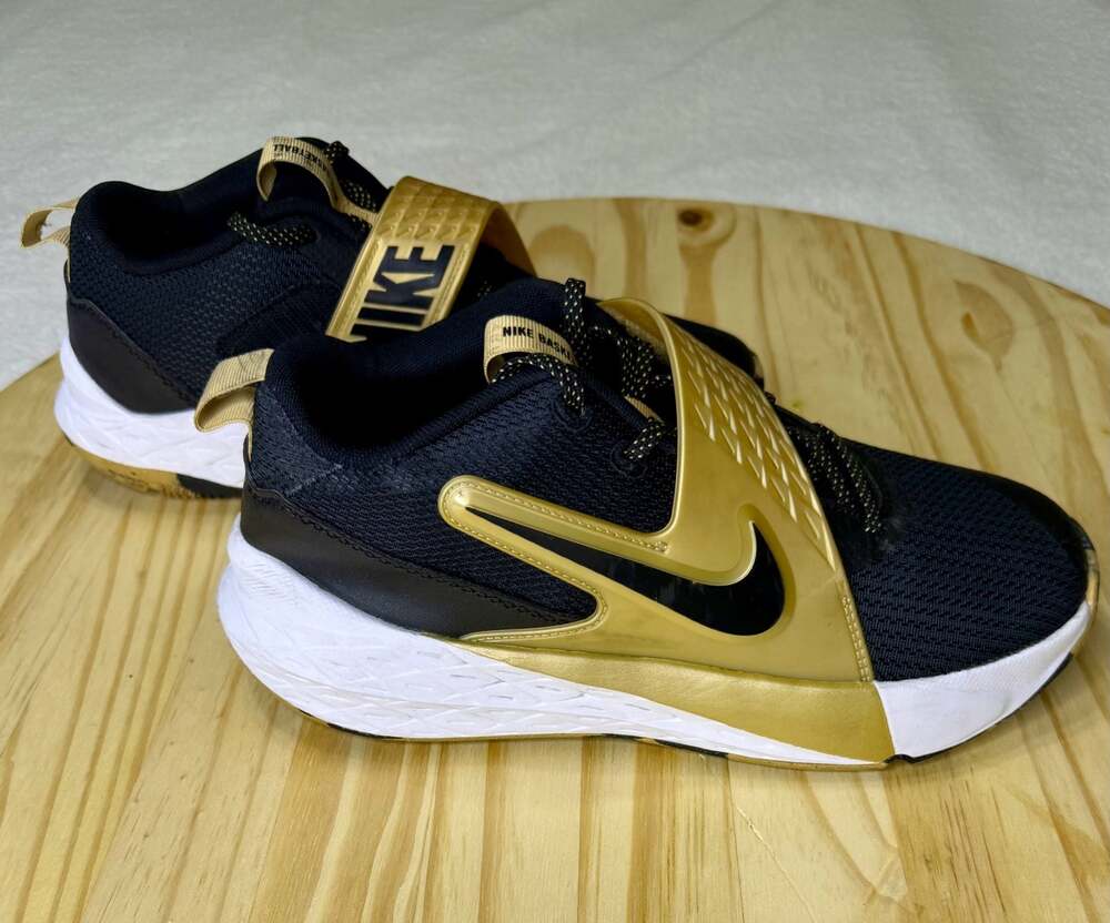 Nike Team Hustle D 12 GS Black Metallic Gold Basketball Shoes HF6279-003 Youth S